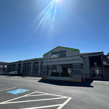 Executive Inn Locust Grove By Capital O Exteriör bild