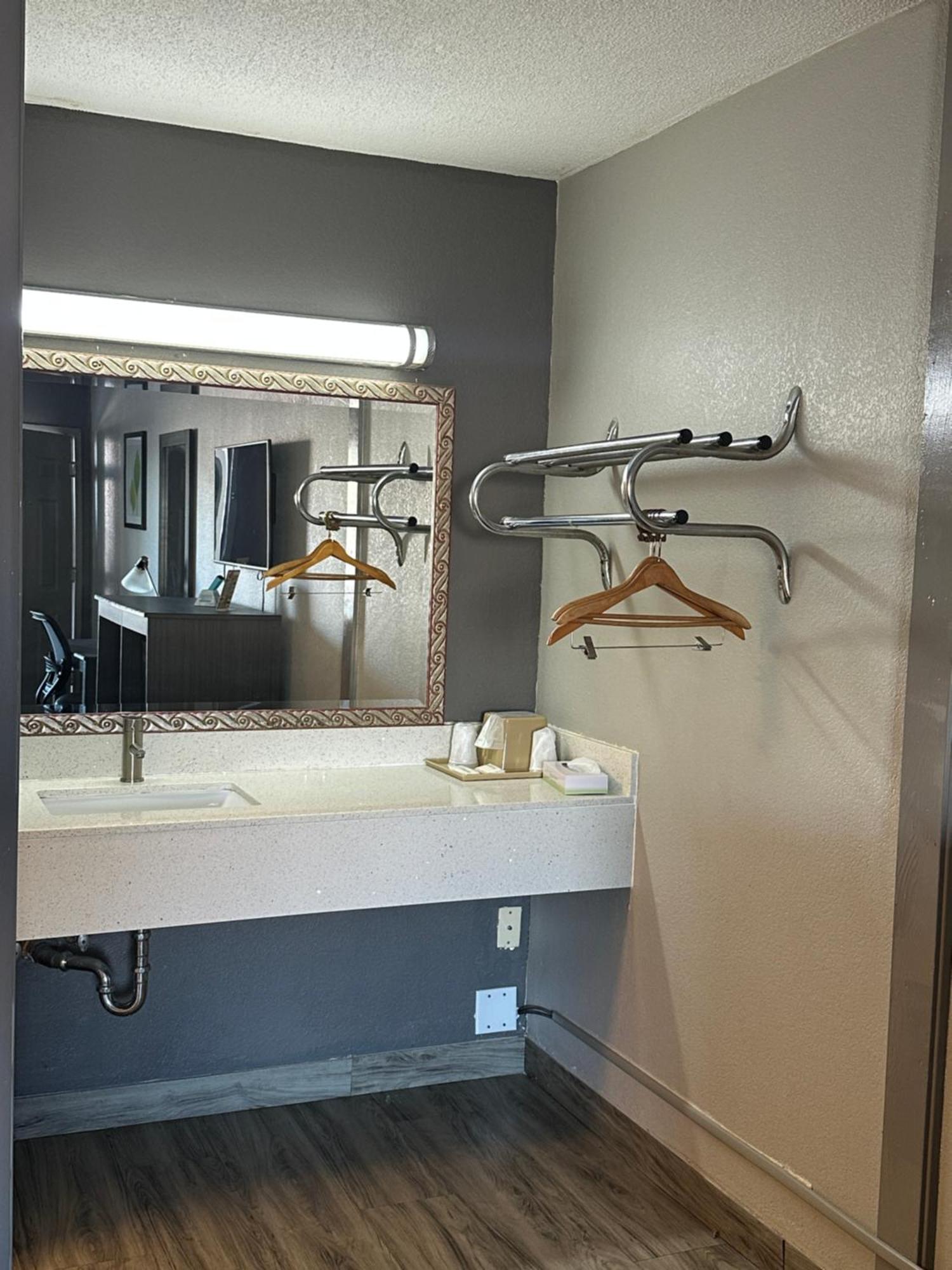 Executive Inn Locust Grove By Capital O Exteriör bild